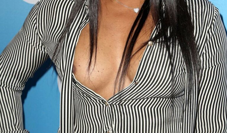 Toni Braxton Nude Nipples in Public