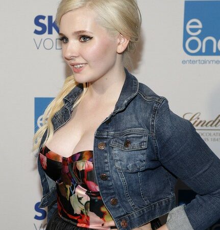 Abigail Breslin Hot