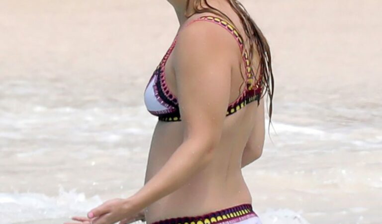 Billie Lourd Looks Hot in a Bikini on the Beach in St Barts (7 Photos)