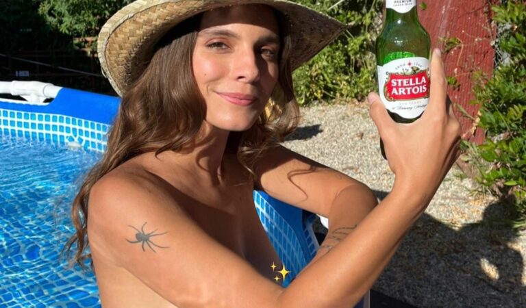 Caitlin Stasey Poses Topless (1 Photo)