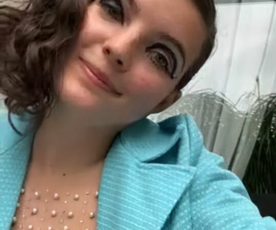 Camren Bicondova Nip Slip (2 Nude Pics + Videos)