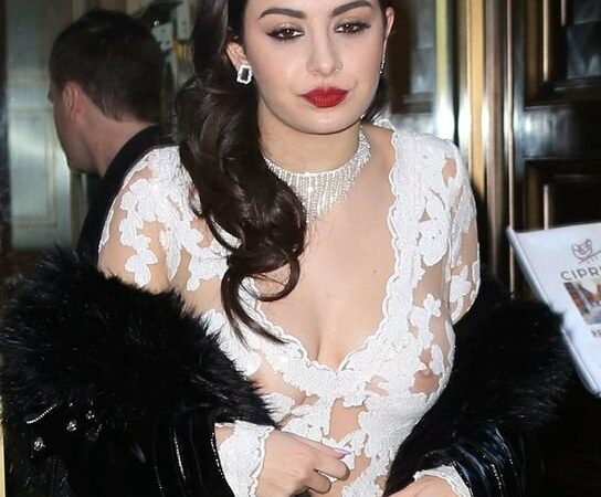 Charli XCX Nipples (77 Photos)