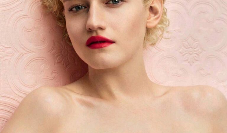 Julia Garner Nude & Sexy Collection (60 Photos + Videos)