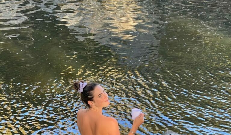 Kaya Scodelario Topless (1 Photo)