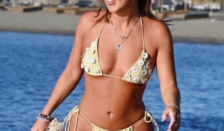 Lauryn Goodman Shows Off Her Sexy Bikini Body on the Beach in Marbella (24 Photos)