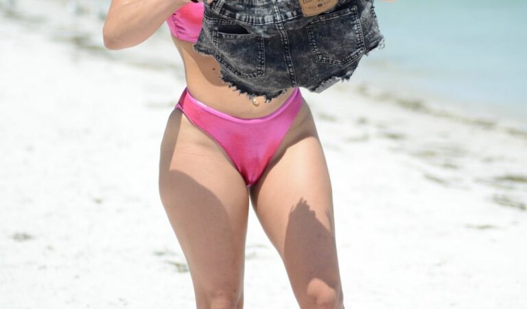 Maria Jade Stuns at the Beach in Miami (33 Photos)