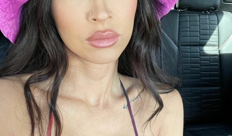 Megan Fox Sexy (2 Pics + Video)