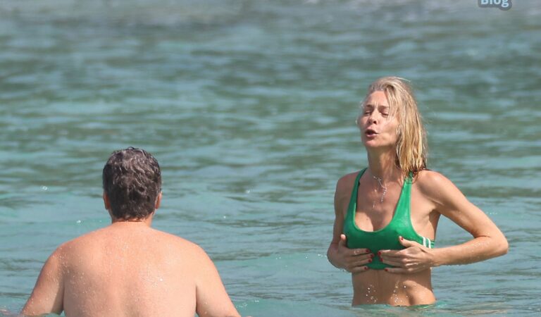 Roberta Ruiu & Elias Sacal Enjoy a Day on the Beach in St Barts (28 Photos)