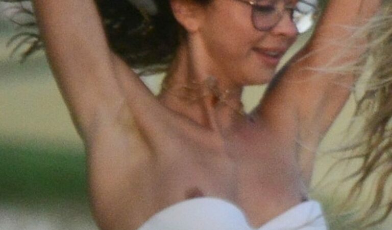 Sarah Hyland Nip Slip (55 Photos)