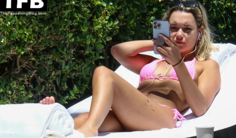 Sarah Snyder Soaks Up the Sun in Miami (6 Photos)