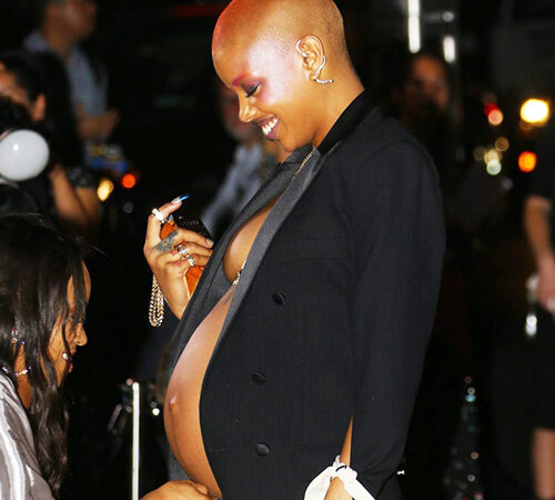 Slick Woods Braless Showed Her Baby Bump at NYFW !