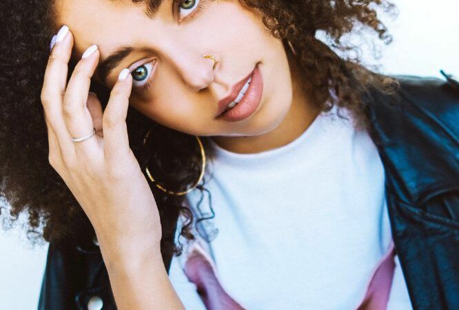 Hayley Law Sexy (7 Photos)