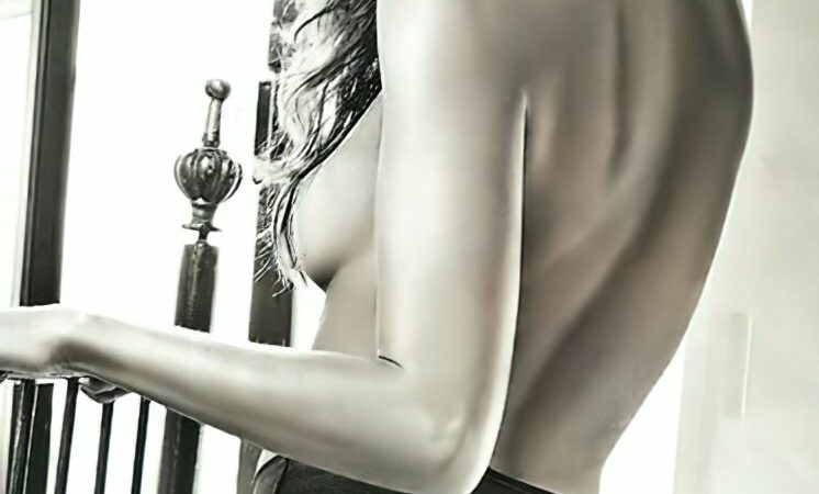Iva Lamarao Sexy & Topless (7 Photos)