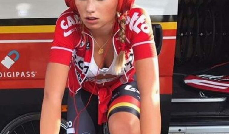 Puck Moonen Sexy (5 Photos)