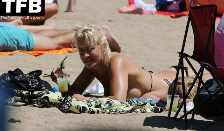 Sarah Connor Flashes Her Nude Breasts on the Beach (9 Photos)