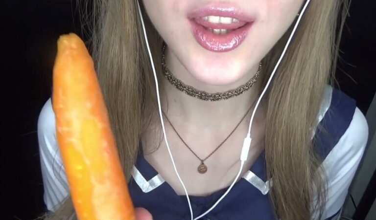 Peas and Pies School Girl Uniform ❤ Carrot Sucking