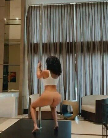 Malu Trevejo Stripbar II