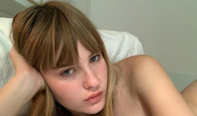 Victoria De Angelis Nude & Sexy Collection (23 Photos)